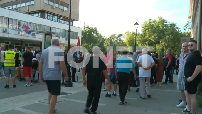 Okupljajnje aktivista SNS